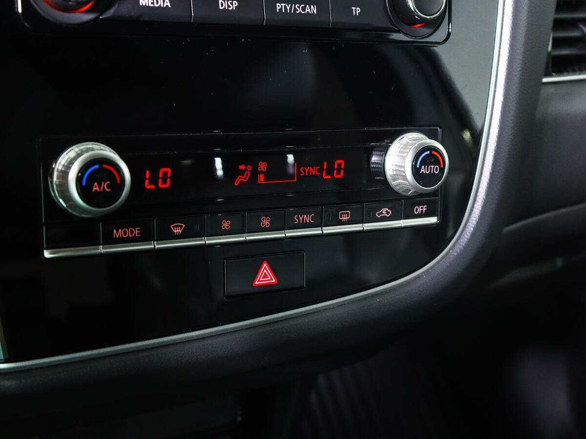 Б/У Митсубиши Оутлэндер 2020 года. Фото: #13