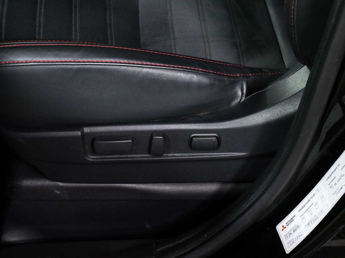 Б/У Митсубиши Оутлэндер 2020 года. Фото: #16