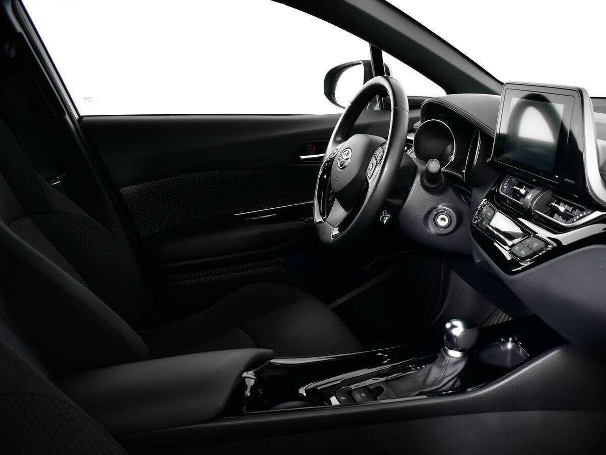 Б/У Тойота Ц-ШР 2019 года. Фото: #8