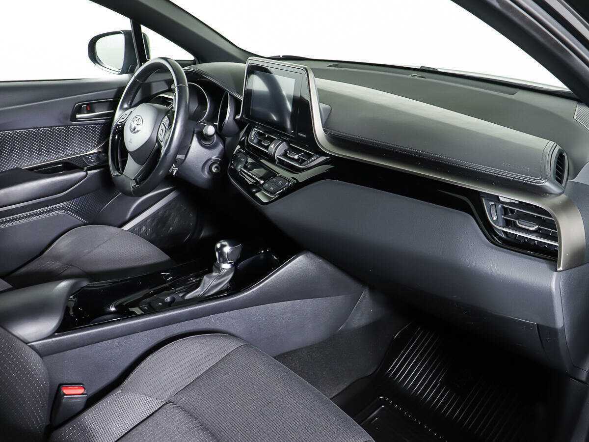 Б/У Тойота Ц-ШР 2019 года. Фото: #8