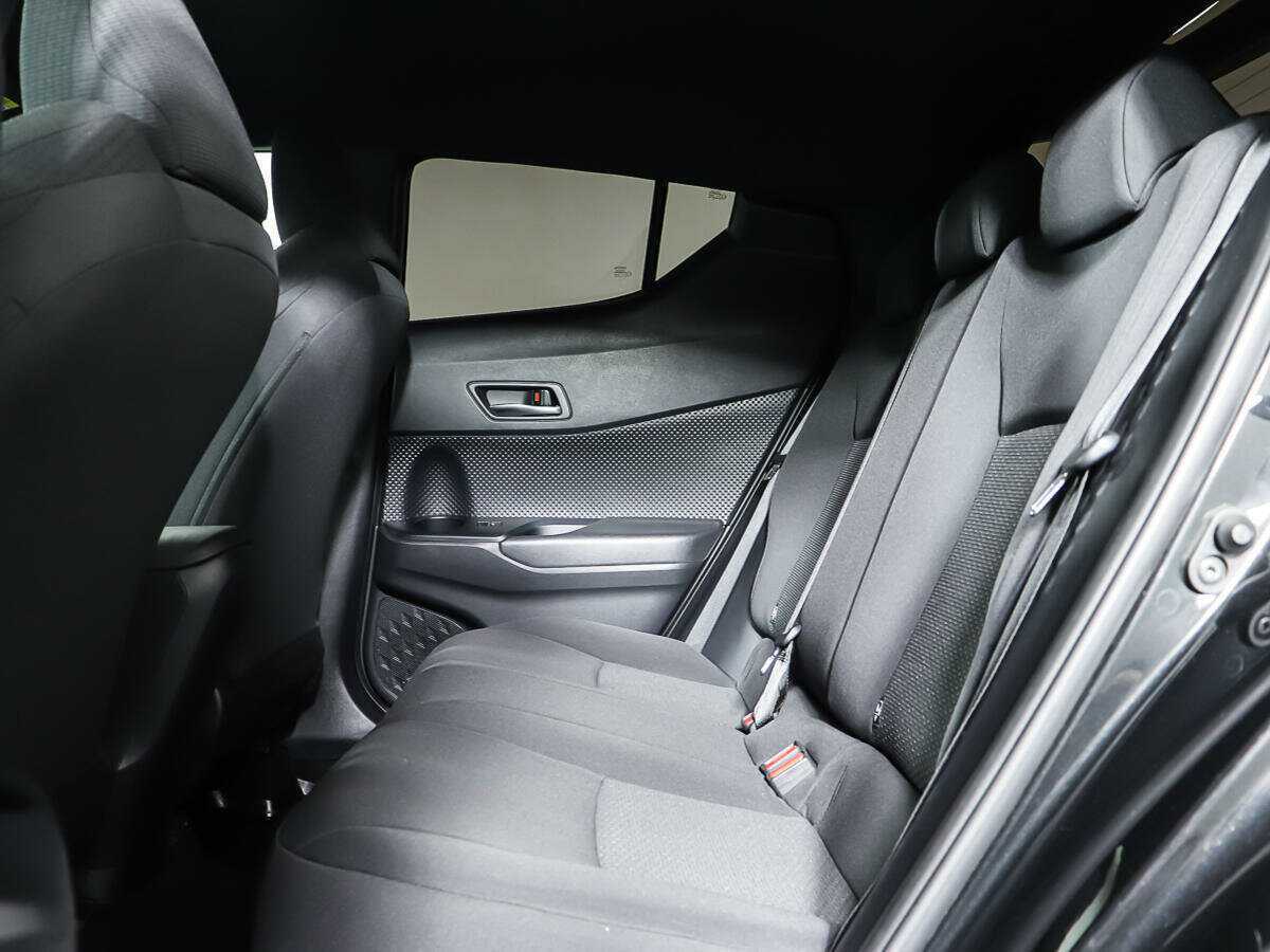 Б/У Тойота Ц-ШР 2019 года. Фото: #9