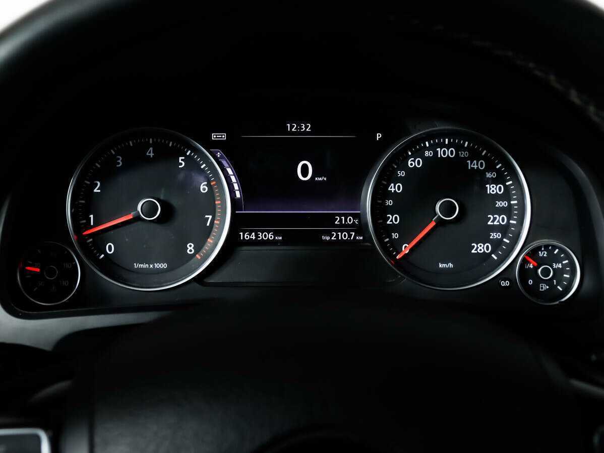 Б/У Фольксваген Туарег 2013 года. Фото: #9