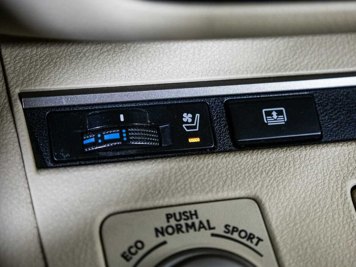 Б/У Лексус ЕС 2014 года. Фото: #15