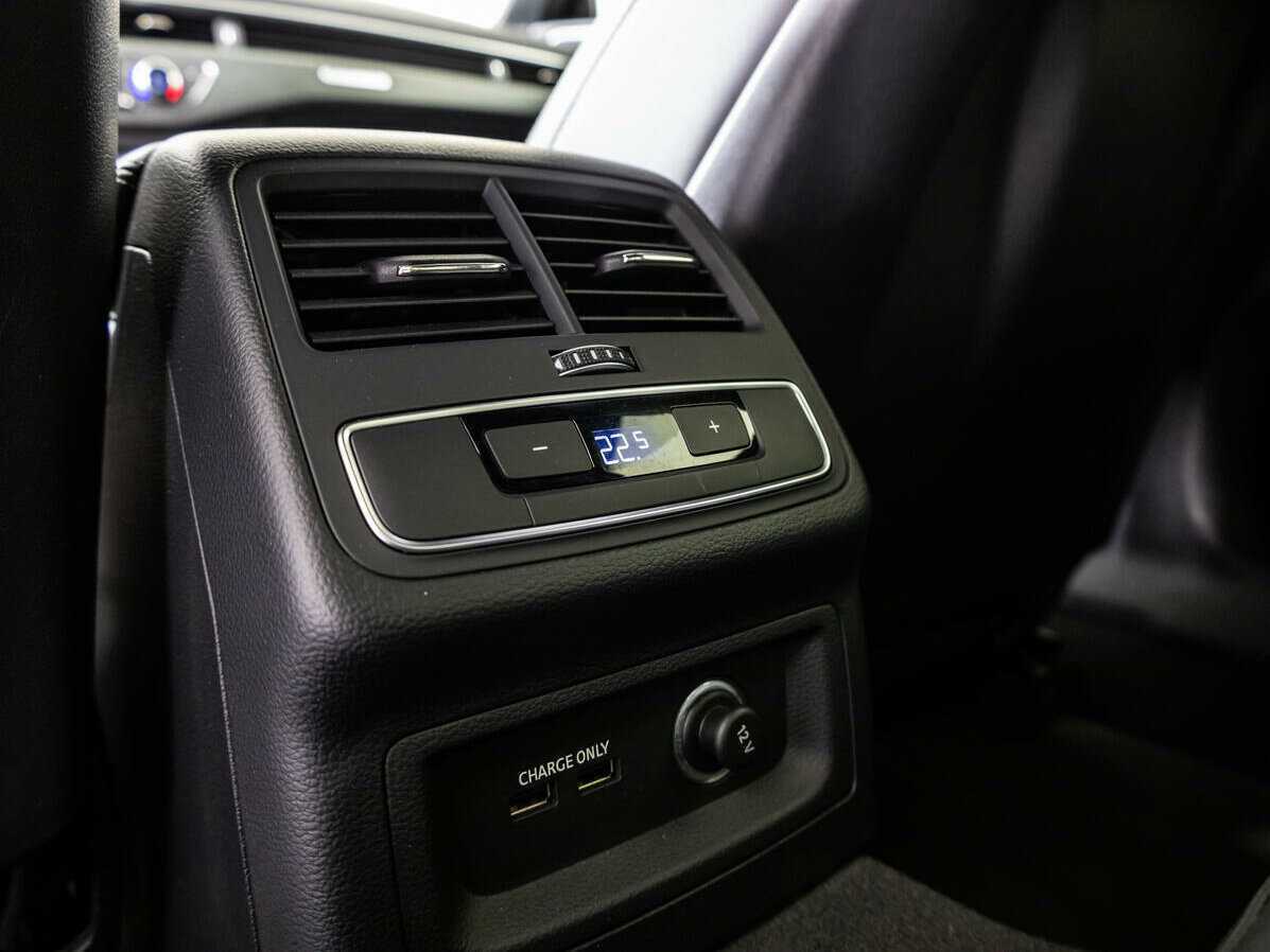 Б/У Ауди А4 2019 года. Фото: #18