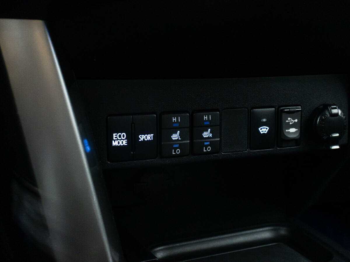 Б/У Тойота Рав4 2017 года. Фото: #16