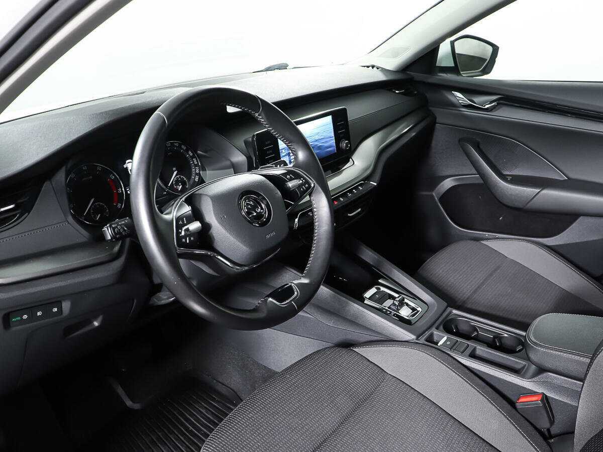 Б/У Шкода Октавия 2021 года. Фото: #12