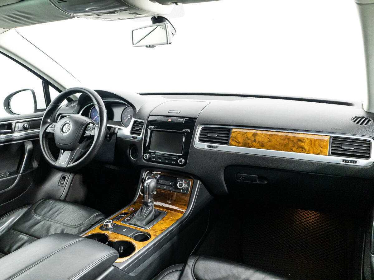 Б/У Фольксваген Туарег 2013 года. Фото: #8