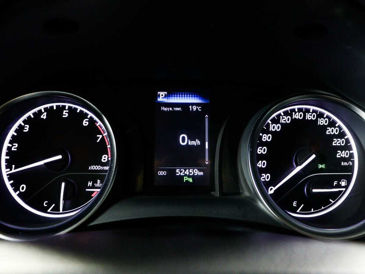 Б/У Тойота Камри 2019 года. Фото: #10