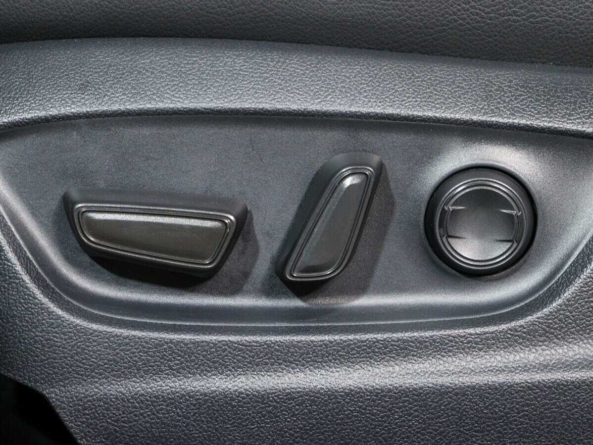 Б/У Тойота Камри 2019 года. Фото: #14