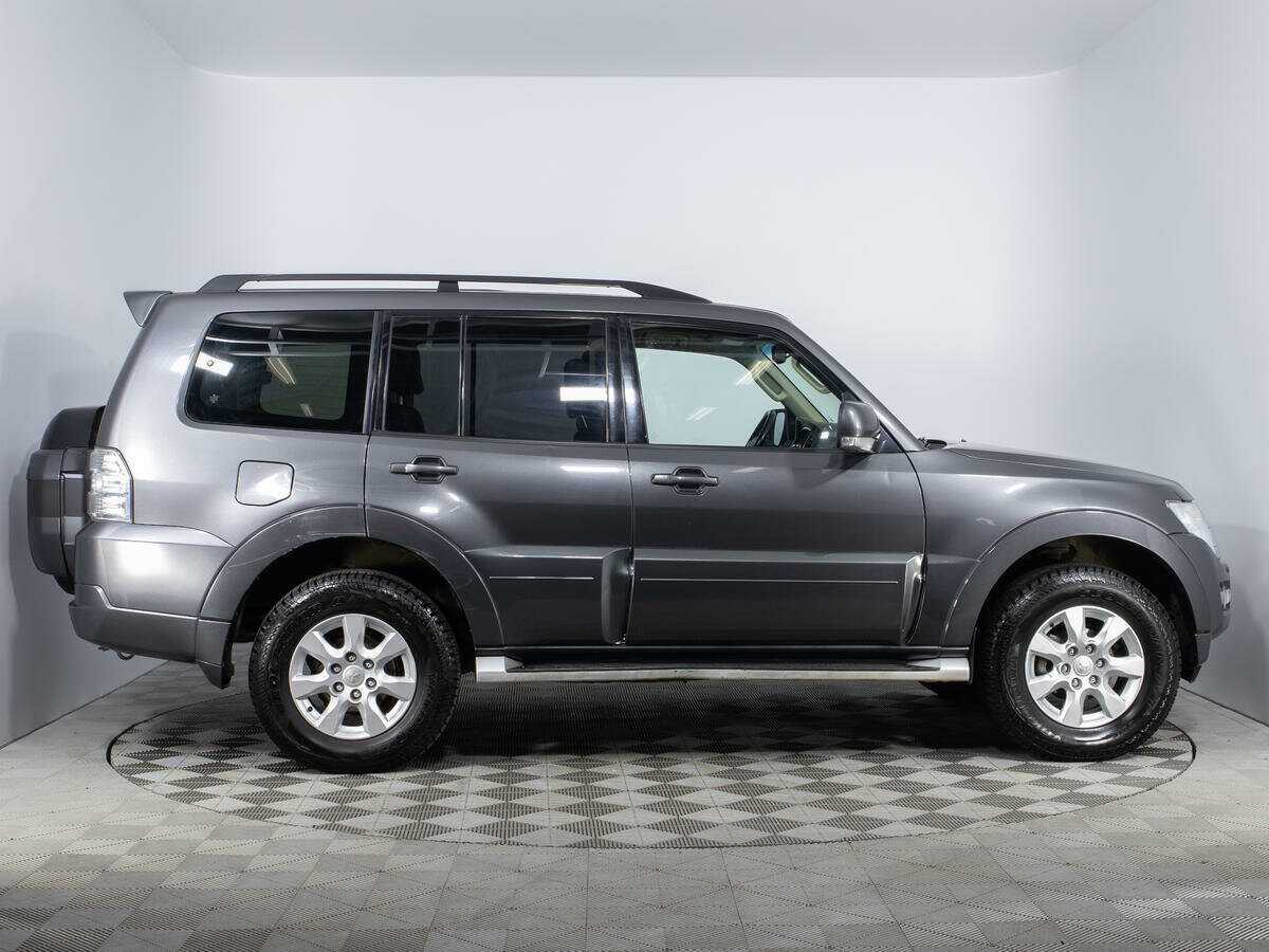 Б/У Митсубиши Паджеро 2017 года. Фото: #3