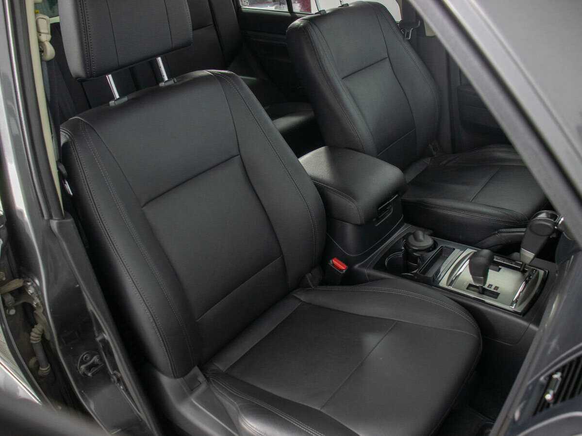 Б/У Митсубиши Паджеро 2017 года. Фото: #9