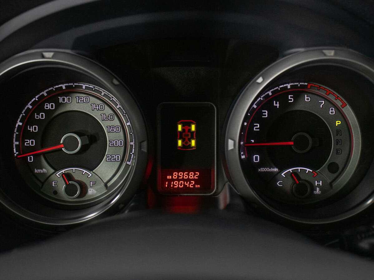 Б/У Митсубиши Паджеро 2017 года. Фото: #14