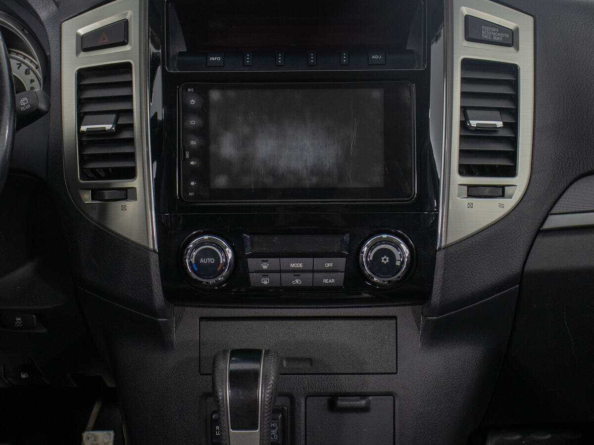 Б/У Митсубиши Паджеро 2017 года. Фото: #16