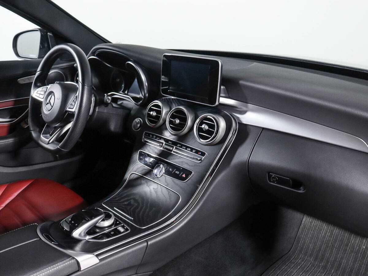 Б/У Мерседес-Бенц Ц-Класс 2017 года. Фото: #6