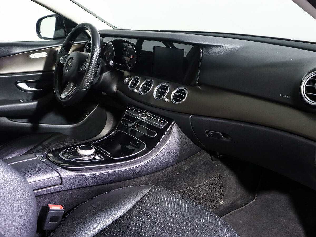 Б/У Мерседес-Бенц Е-Класс 2017 года. Фото: #8