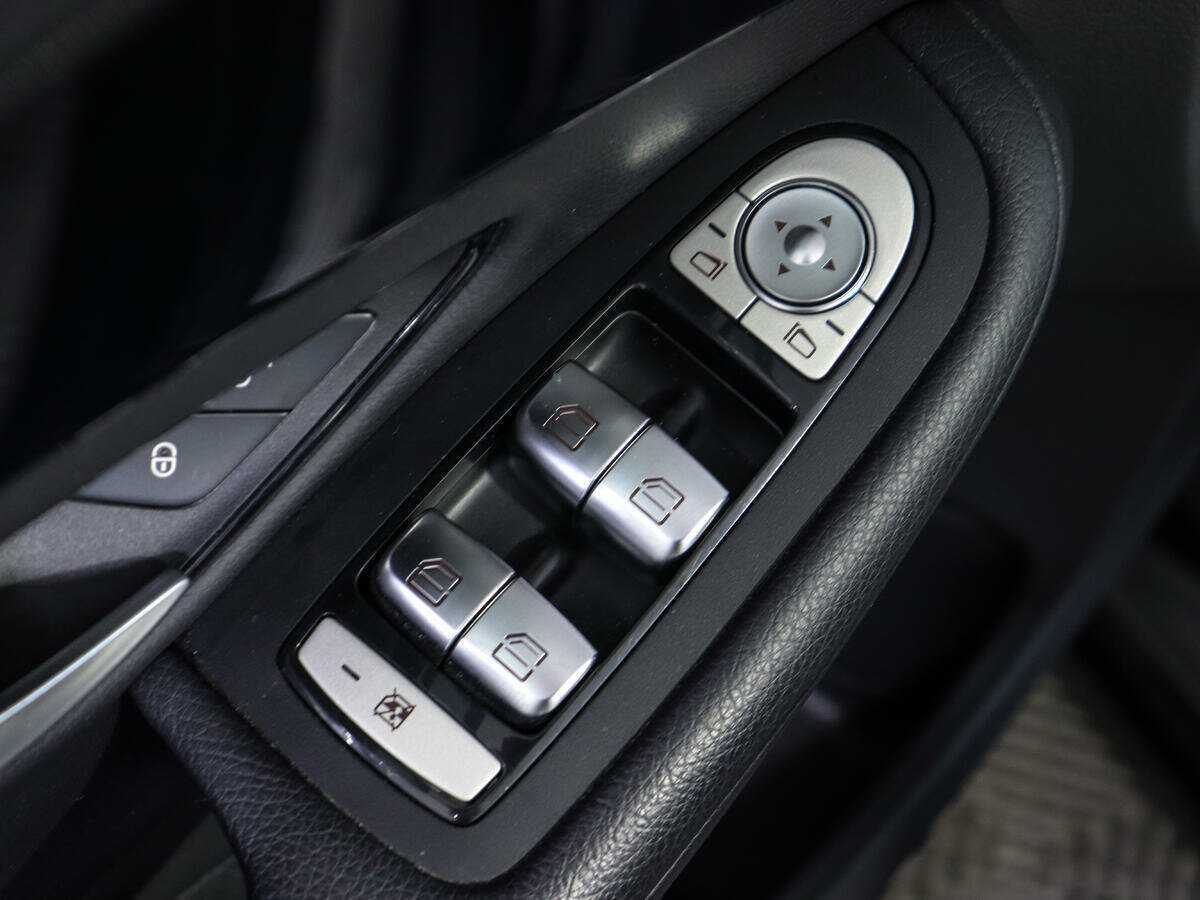 Б/У Мерседес-Бенц Ц-Класс 2018 года. Фото: #13