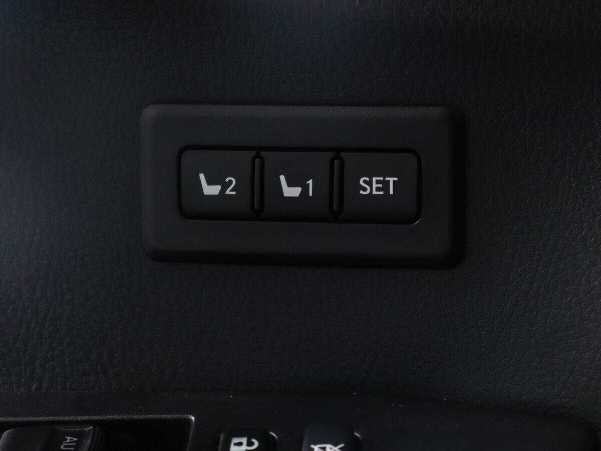 Б/У Тойота Рав4 2017 года. Фото: #12