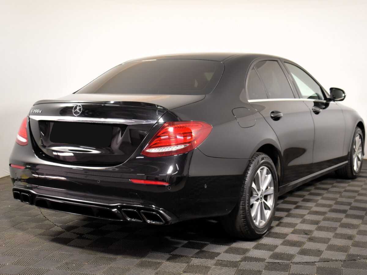 Б/У Мерседес-Бенц Е-Класс 2019 года. Фото: #3