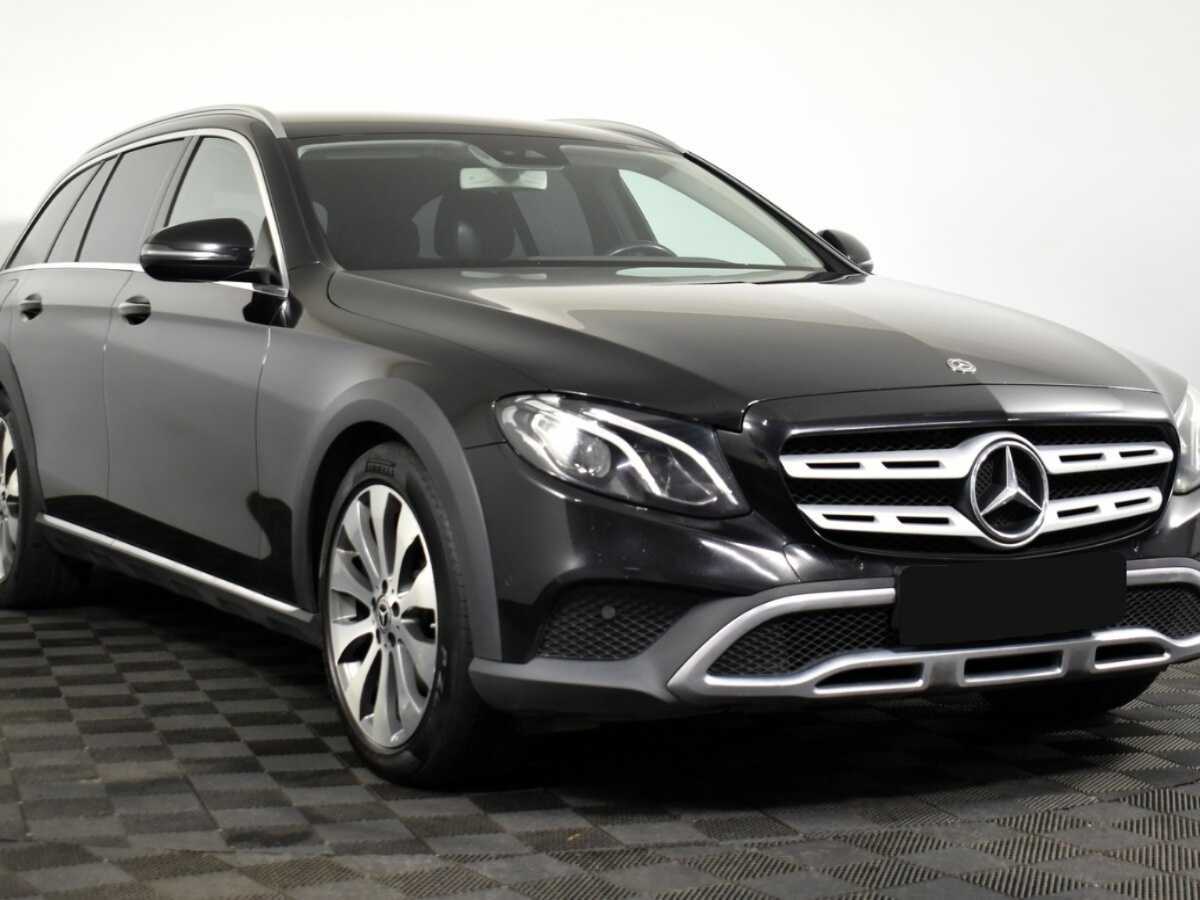 Б/У Мерседес-Бенц Е-Класс 2017 года. Фото: #2