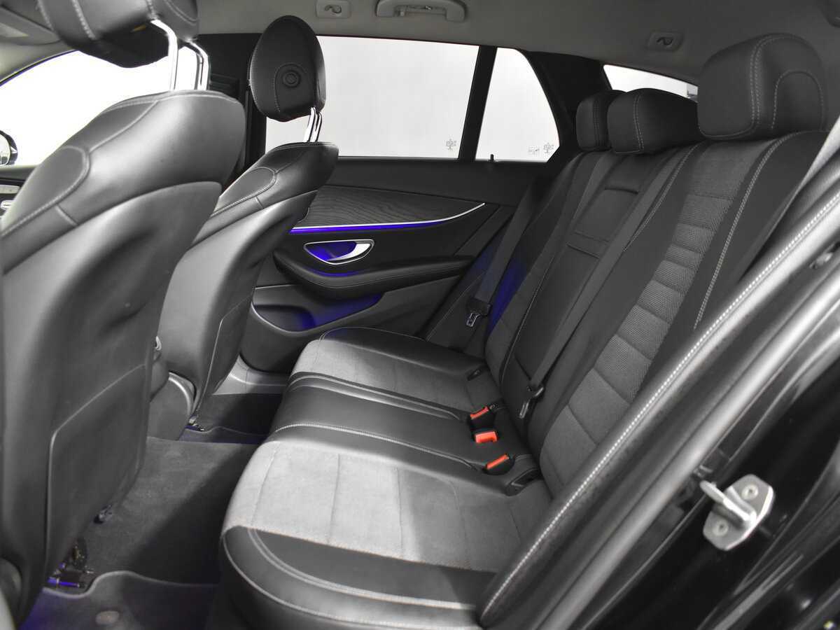 Б/У Мерседес-Бенц Е-Класс 2017 года. Фото: #6