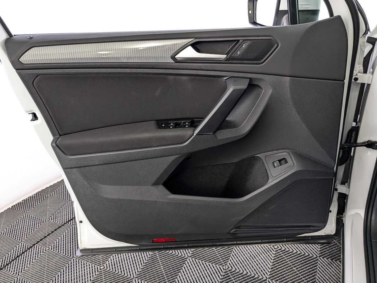 Б/У Фольксваген Тигуан 2021 года. Фото: #14