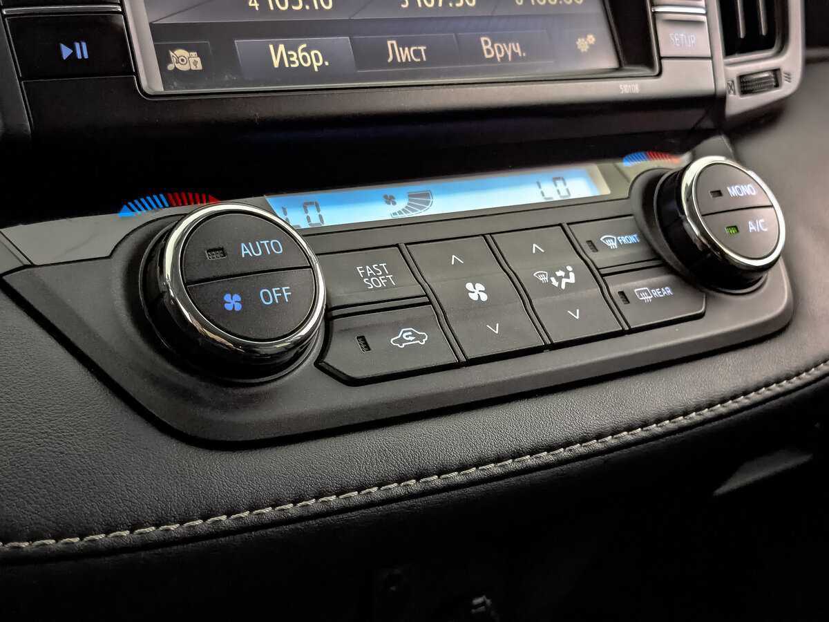 Б/У Тойота Рав4 2017 года. Фото: #16