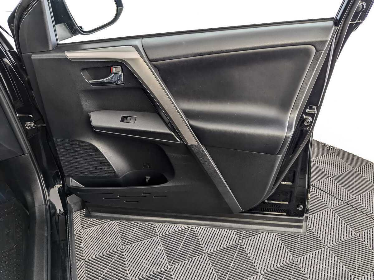 Б/У Тойота Рав4 2017 года. Фото: #20