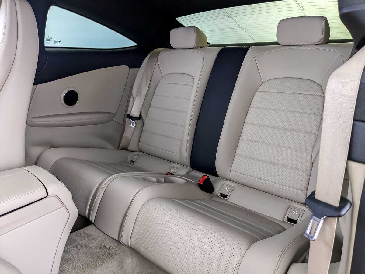 Б/У Мерседес-Бенц Ц-Класс 2018 года. Фото: #9