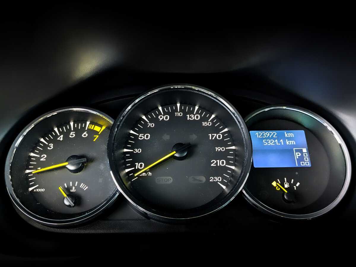 Б/У Рено Флюенс 2012 года. Фото: #10