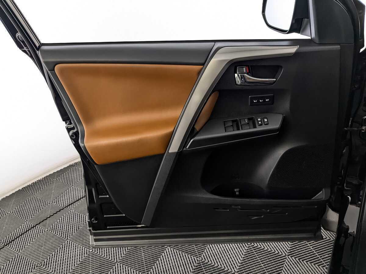 Б/У Тойота Рав4 2017 года. Фото: #14