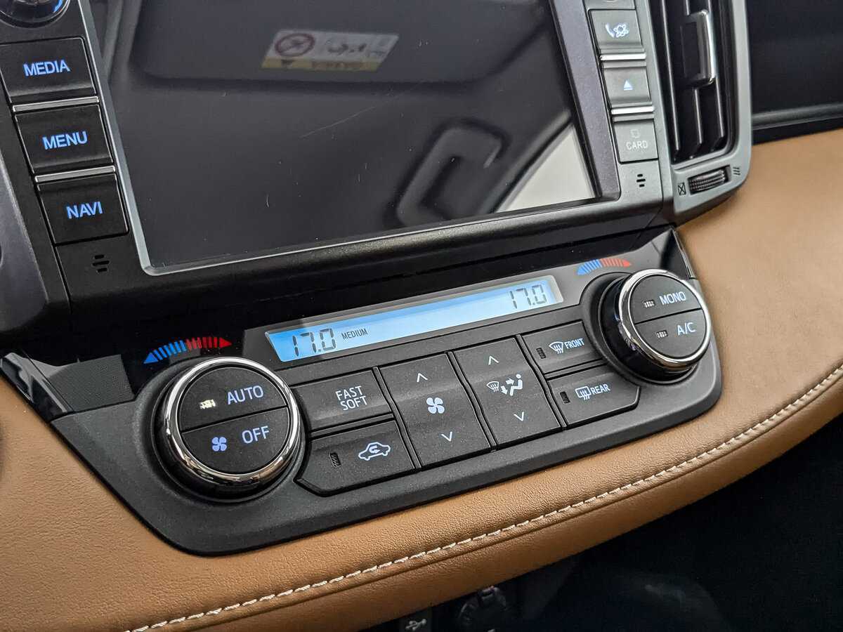 Б/У Тойота Рав4 2017 года. Фото: #16