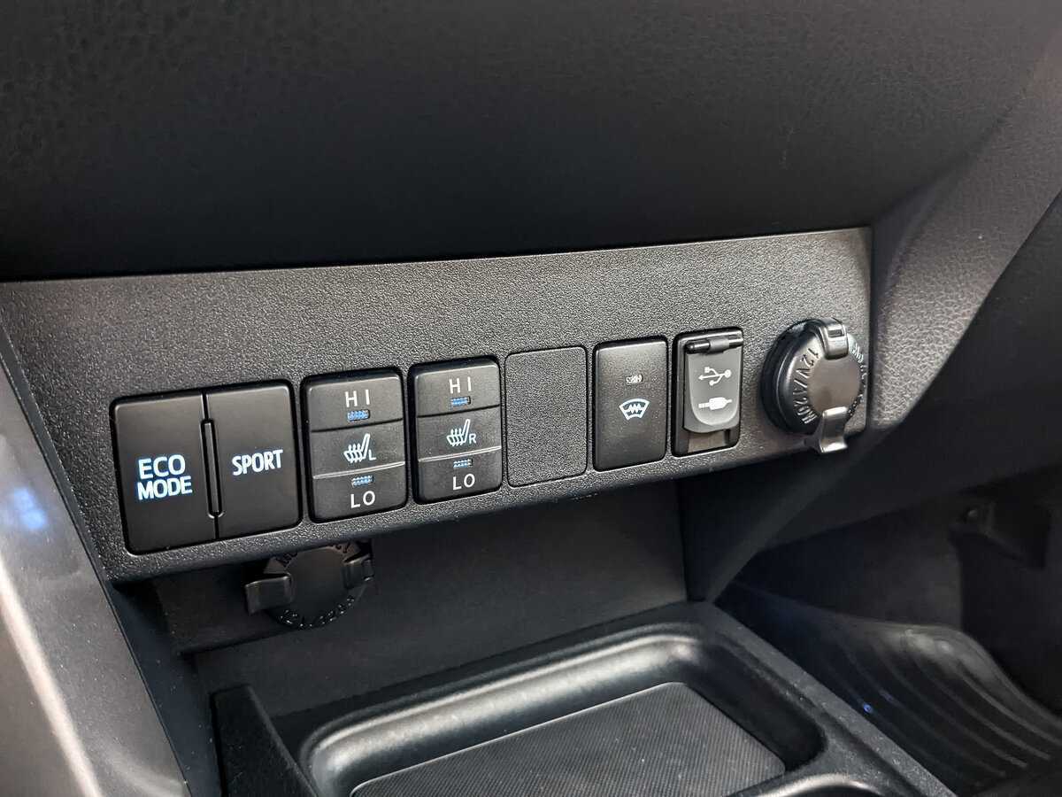 Б/У Тойота Рав4 2017 года. Фото: #21