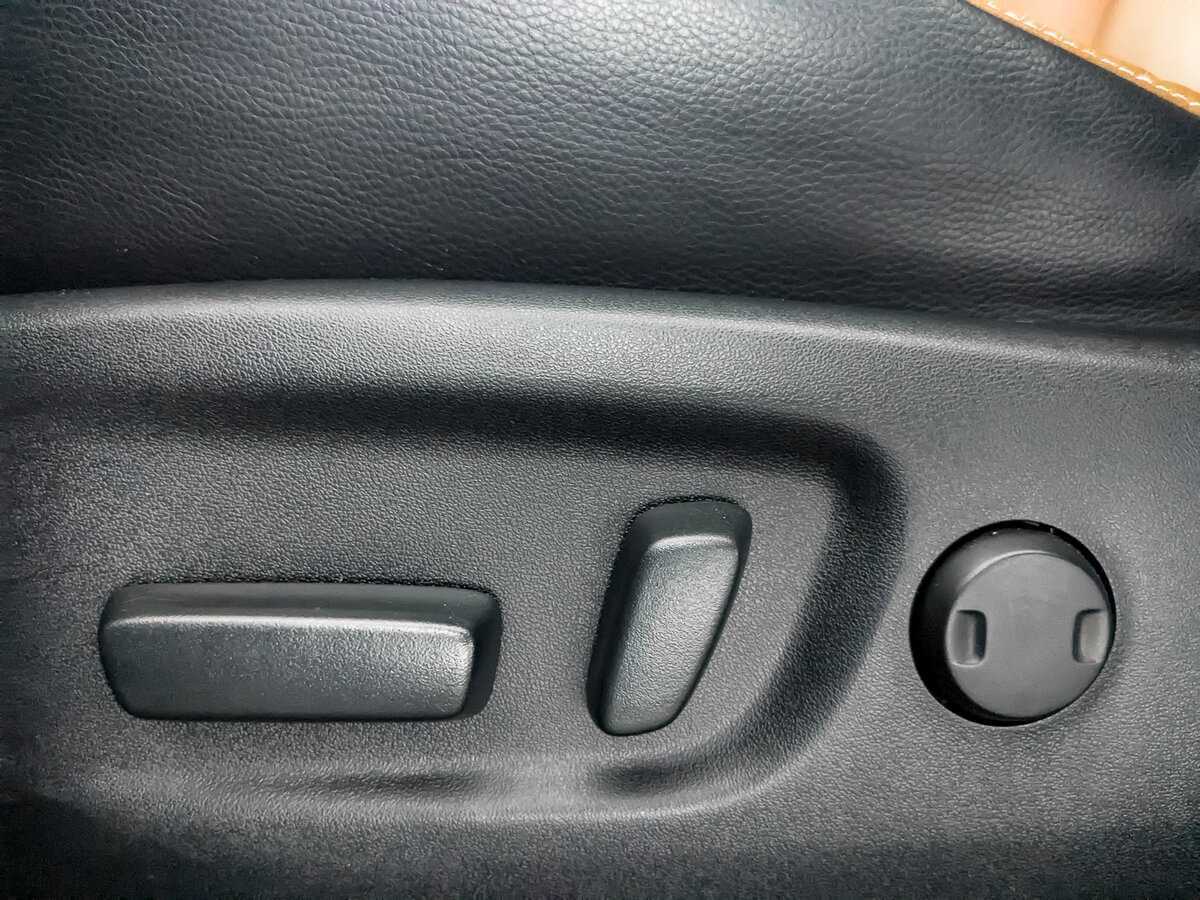 Б/У Тойота Рав4 2017 года. Фото: #23