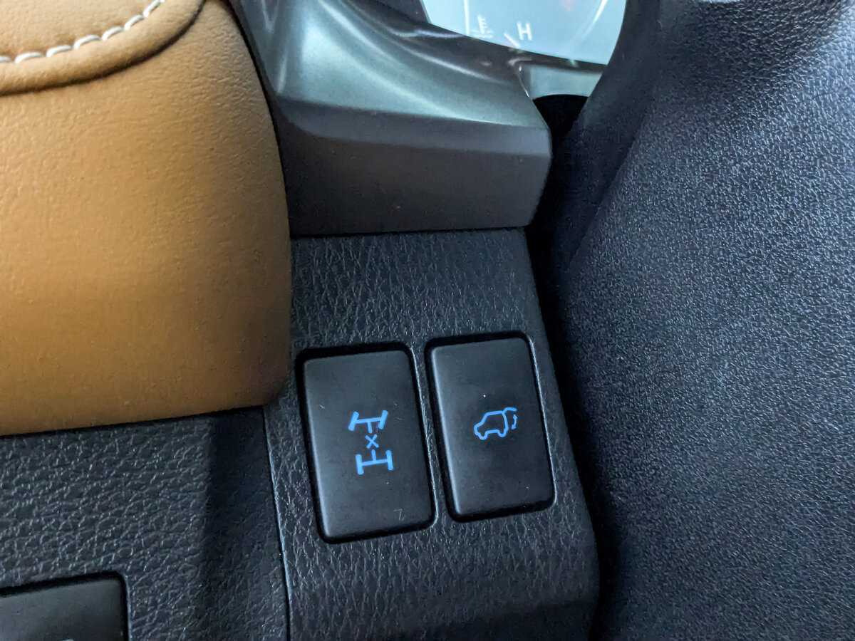 Б/У Тойота Рав4 2017 года. Фото: #25