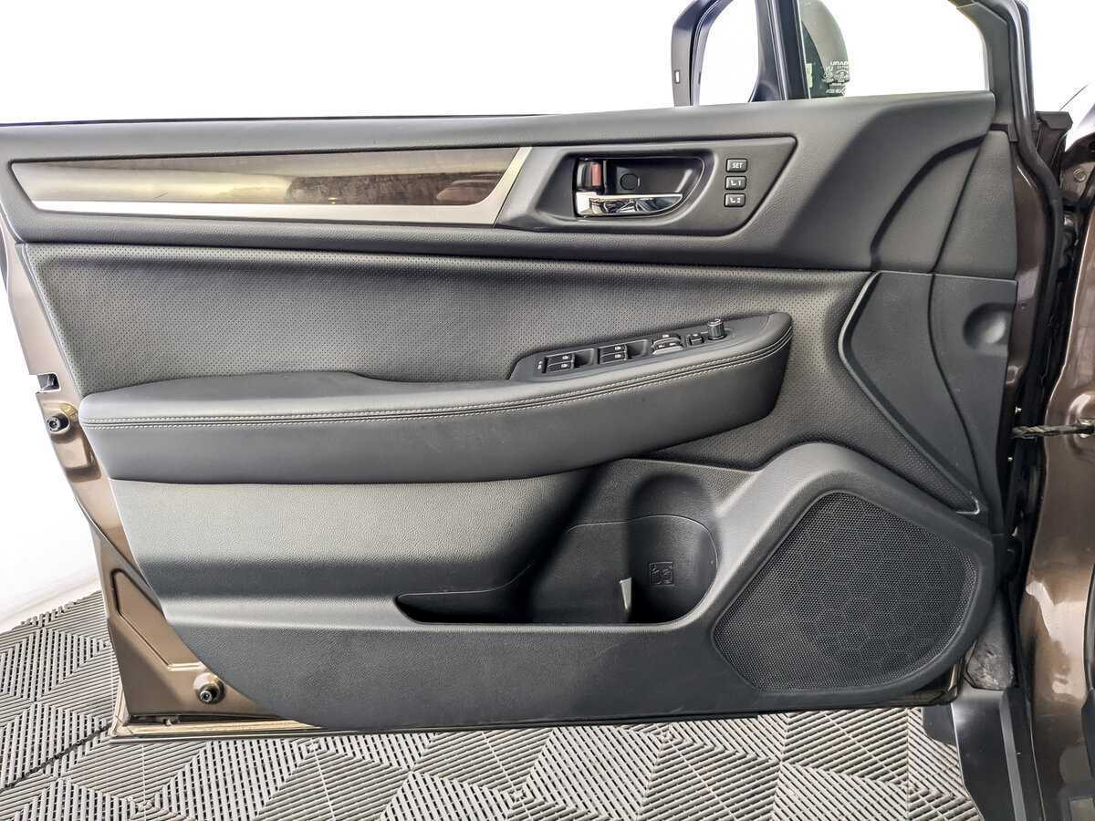 Б/У Субару Аутбэк 2017 года. Фото: #12