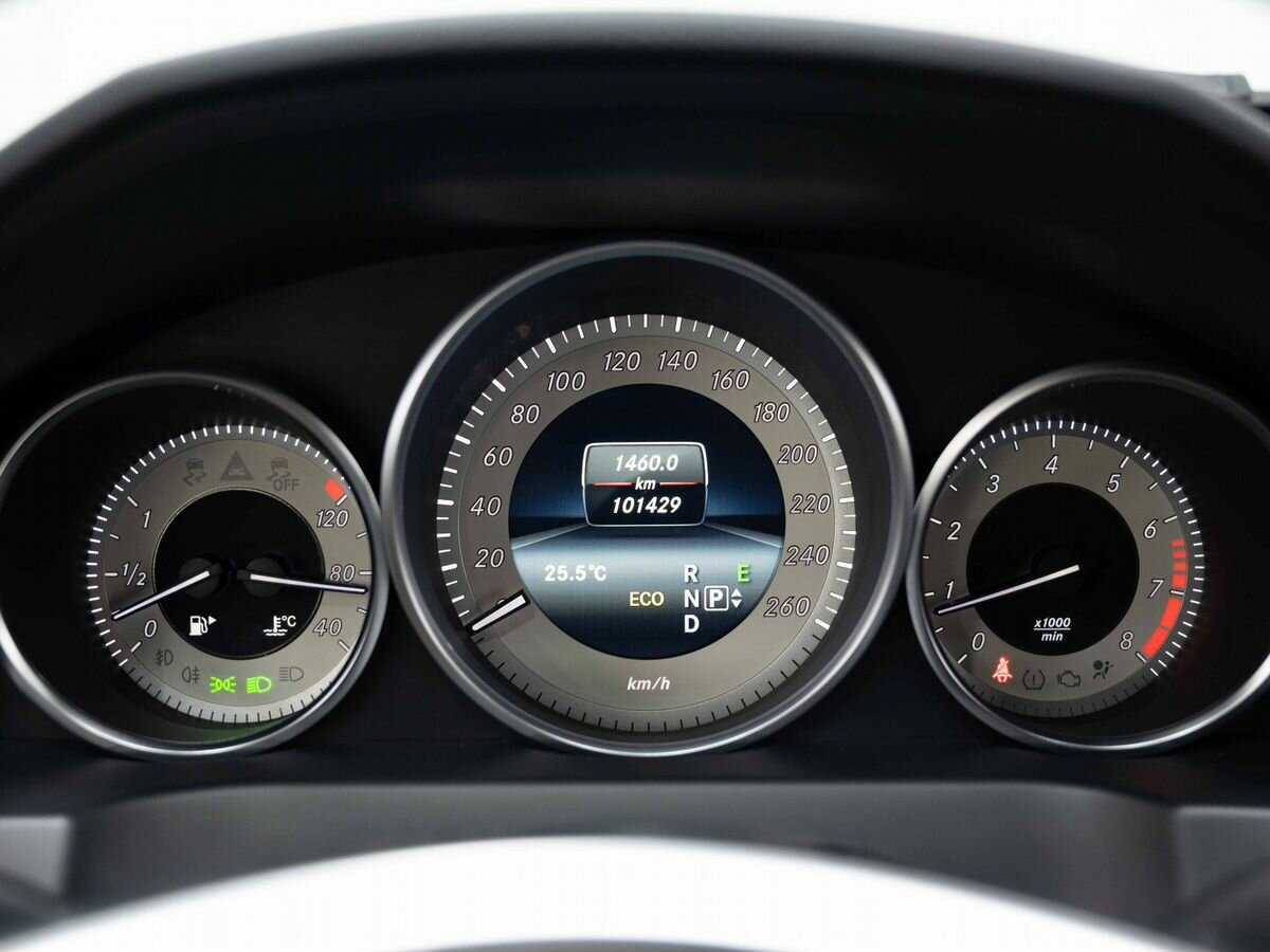 Б/У Мерседес-Бенц Е-Класс 2013 года. Фото: #14