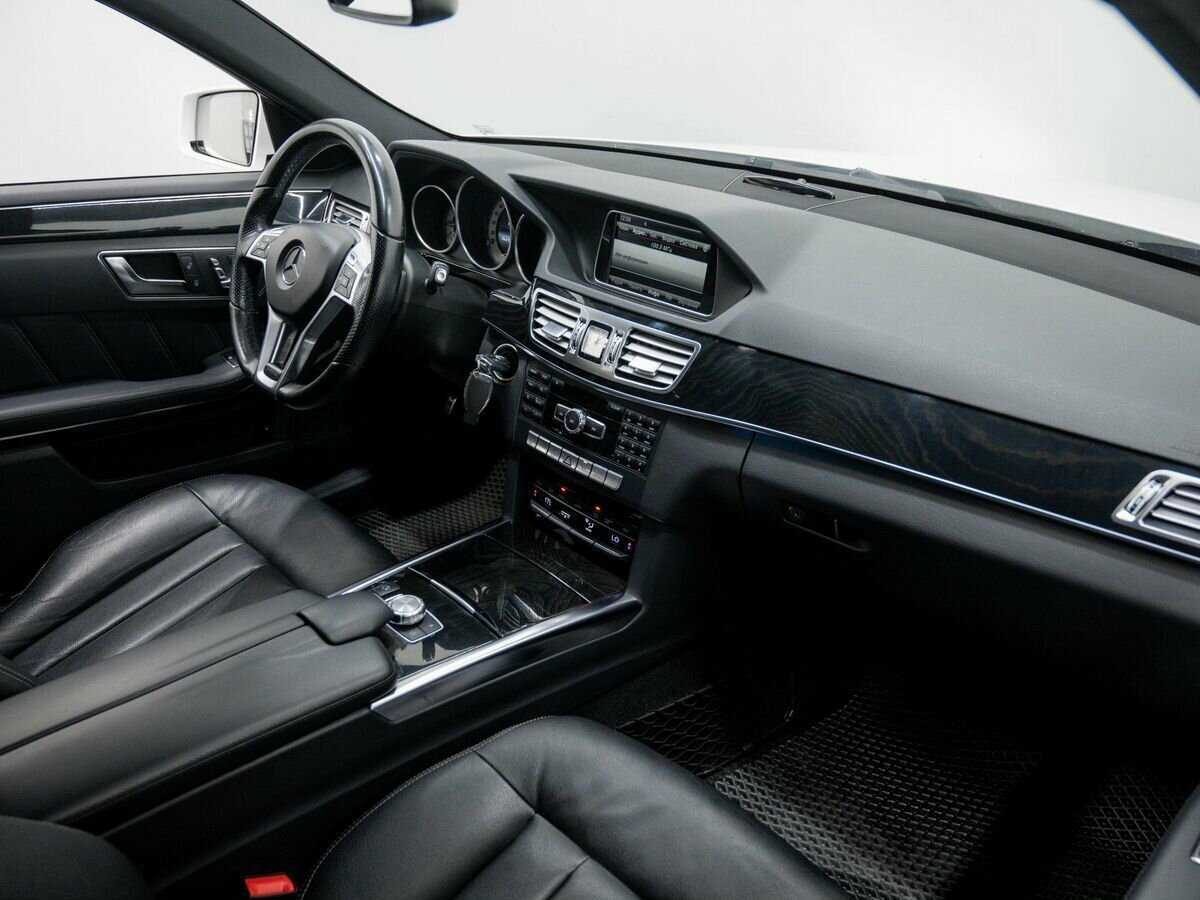 Б/У Мерседес-Бенц Е-Класс 2013 года. Фото: #6