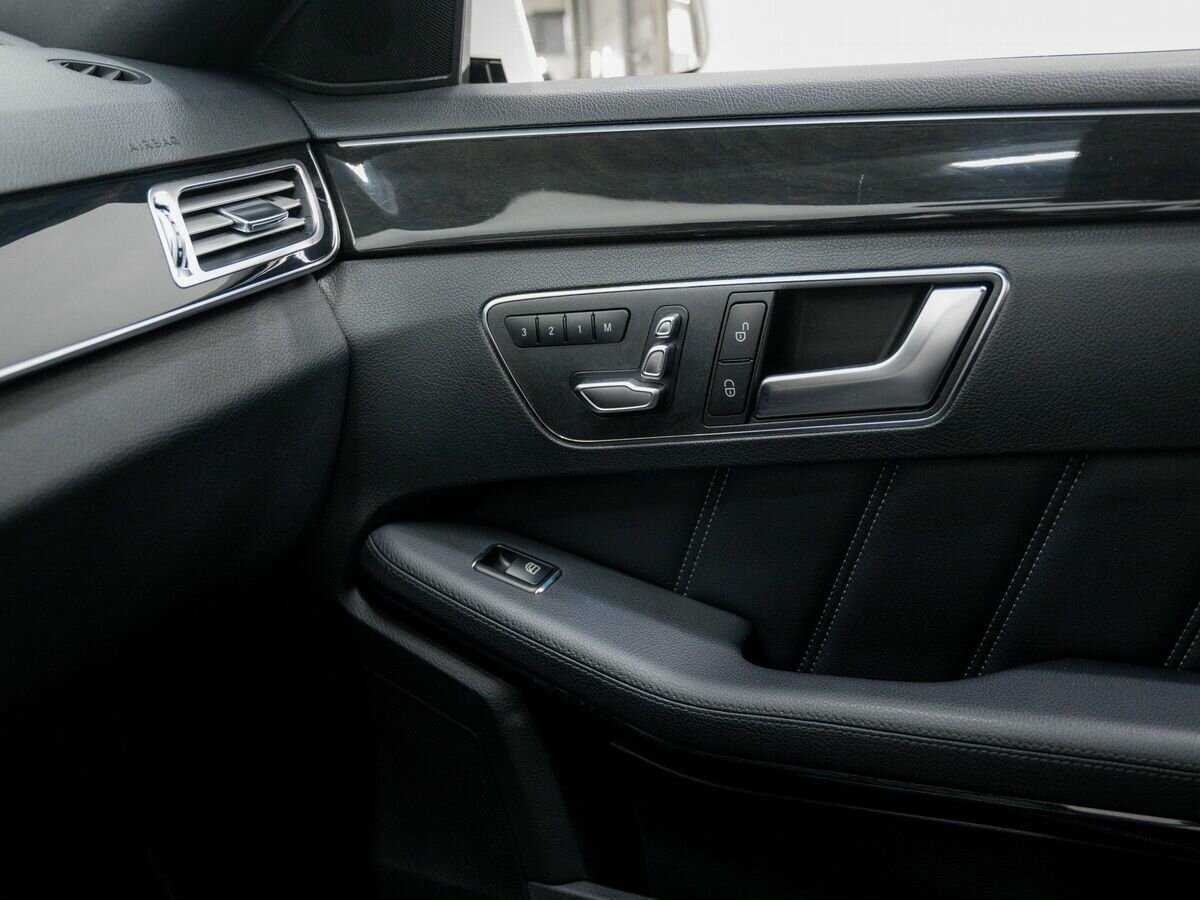 Б/У Мерседес-Бенц Е-Класс 2013 года. Фото: #21