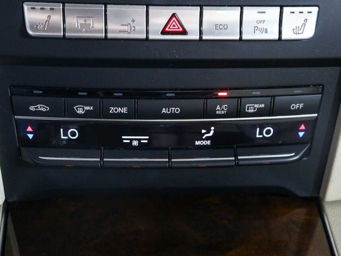 Б/У Мерседес-Бенц Е-Класс 2013 года. Фото: #18