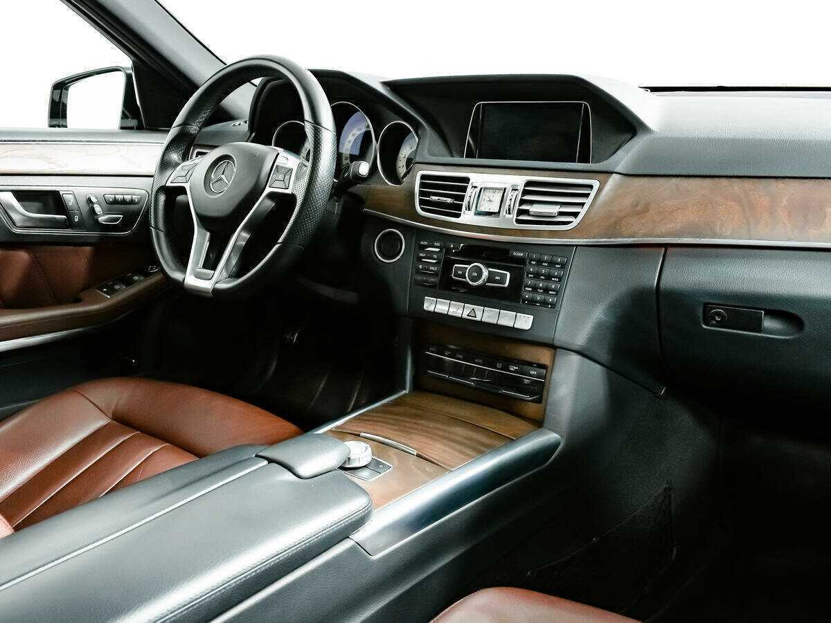 Б/У Мерседес-Бенц Е-Класс 2013 года. Фото: #6