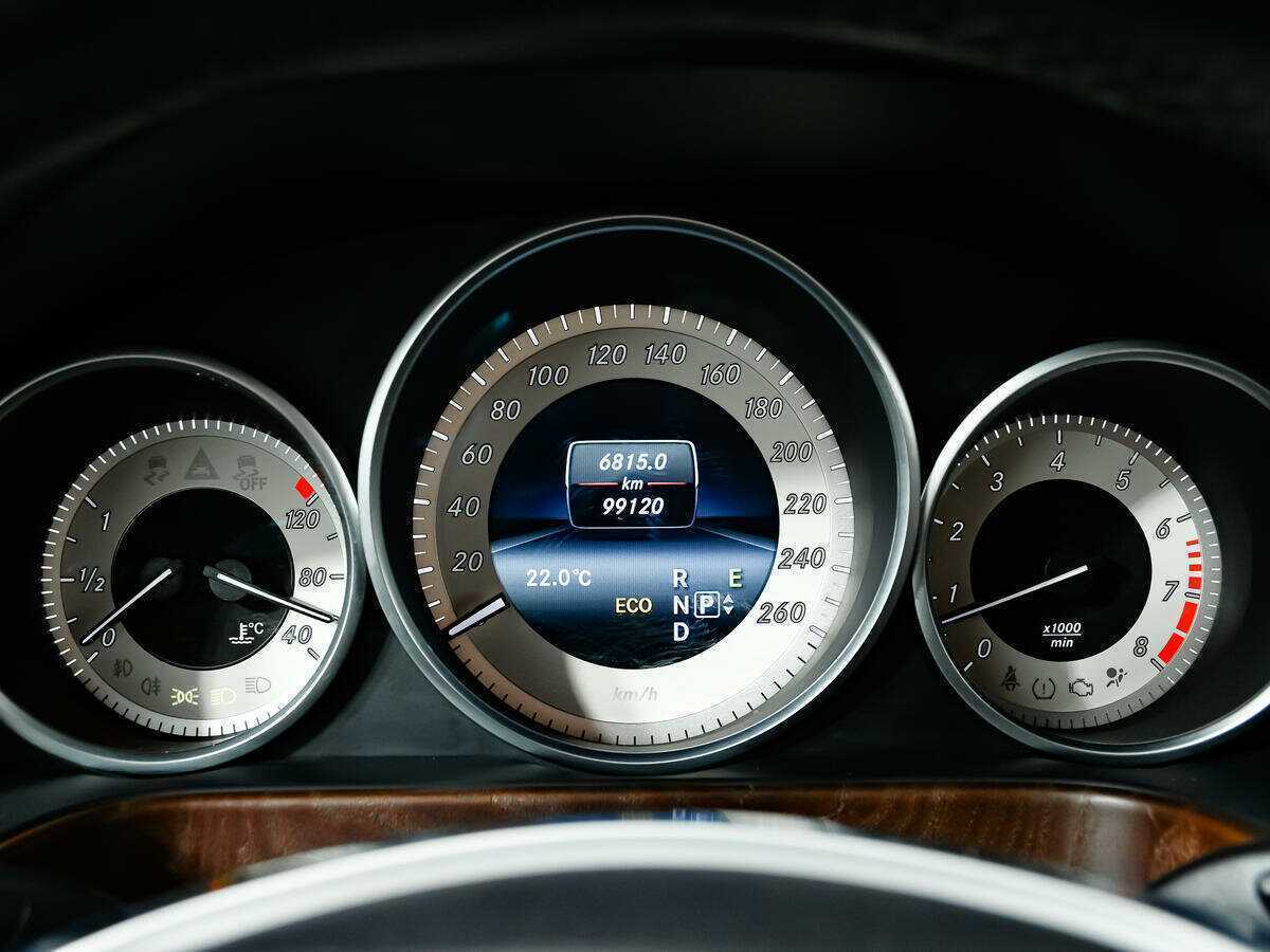 Б/У Мерседес-Бенц Е-Класс 2013 года. Фото: #7