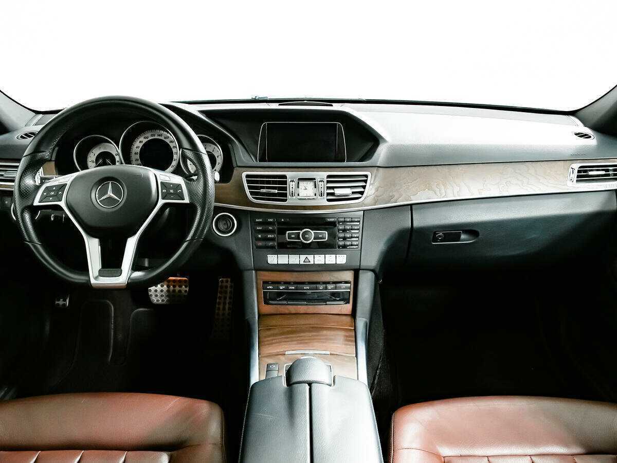 Б/У Мерседес-Бенц Е-Класс 2013 года. Фото: #8