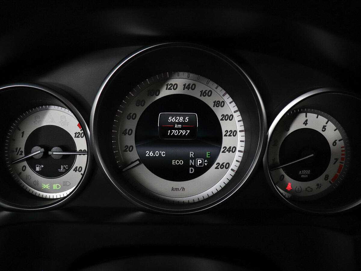 Б/У Мерседес-Бенц Е-Класс 2014 года. Фото: #10