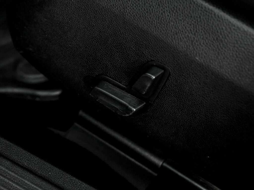 Б/У Мерседес-Бенц Е-Класс 2015 года. Фото: #9