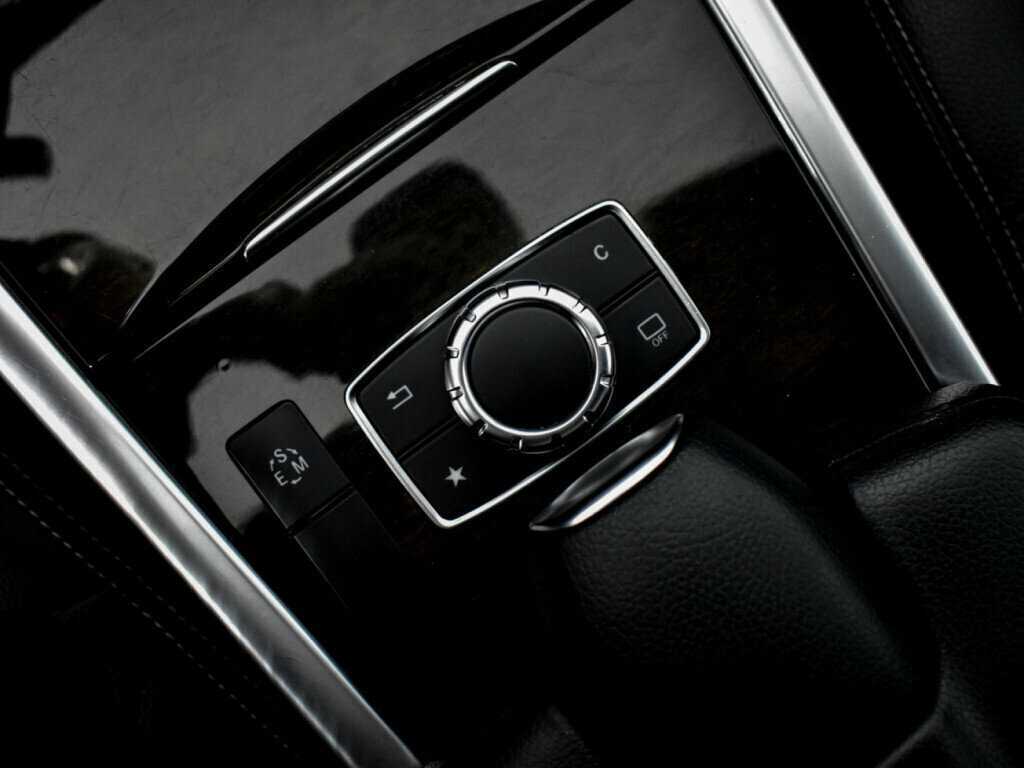 Б/У Мерседес-Бенц Е-Класс 2015 года. Фото: #10