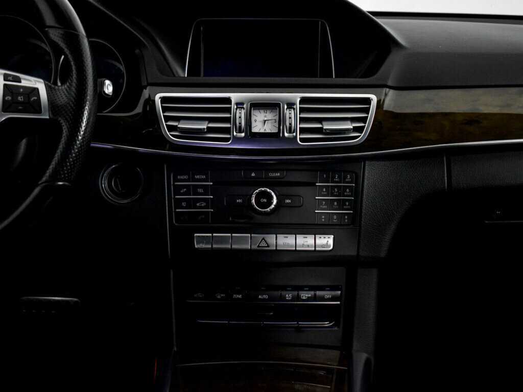 Б/У Мерседес-Бенц Е-Класс 2015 года. Фото: #14