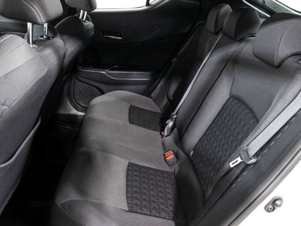 Б/У Тойота Ц-ШР 2020 года. Фото: #9