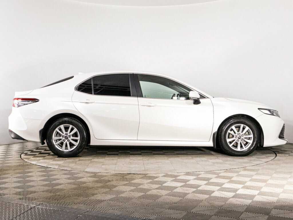 Б/У Тойота Камри 2018 года. Фото: #3