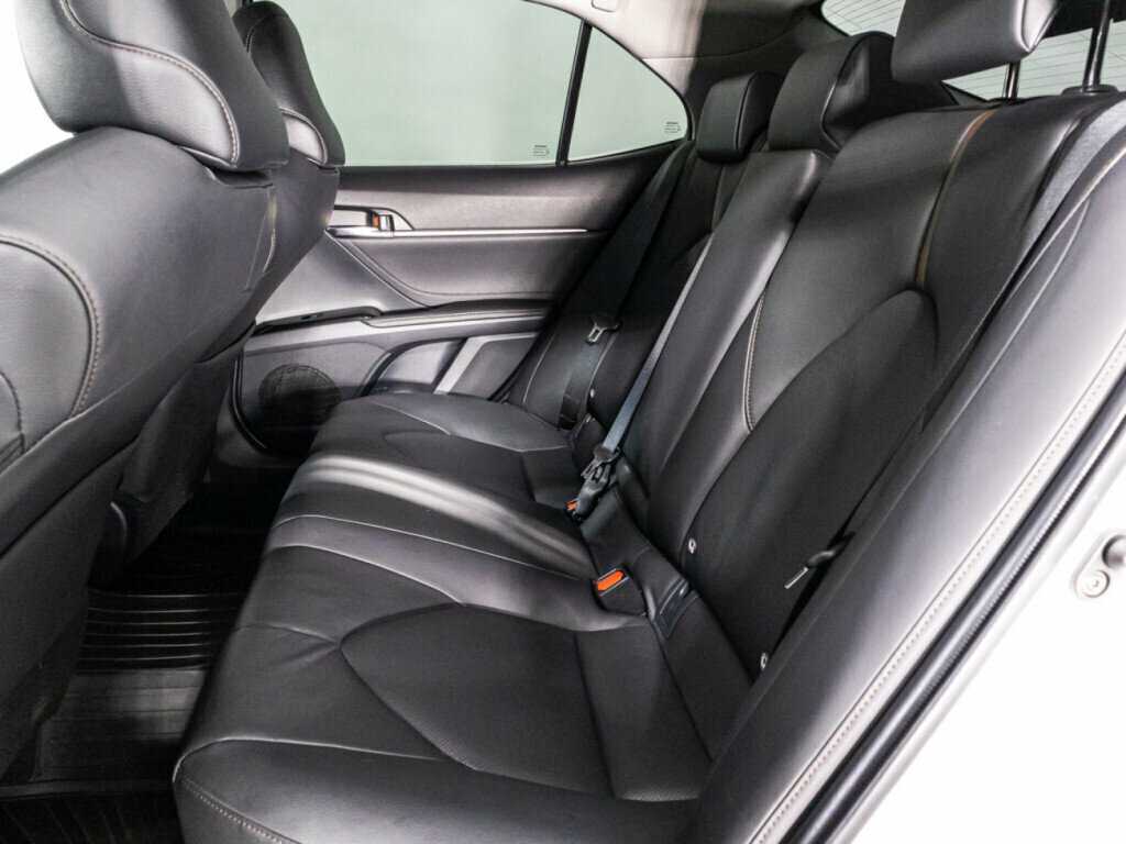 Б/У Тойота Камри 2018 года. Фото: #9