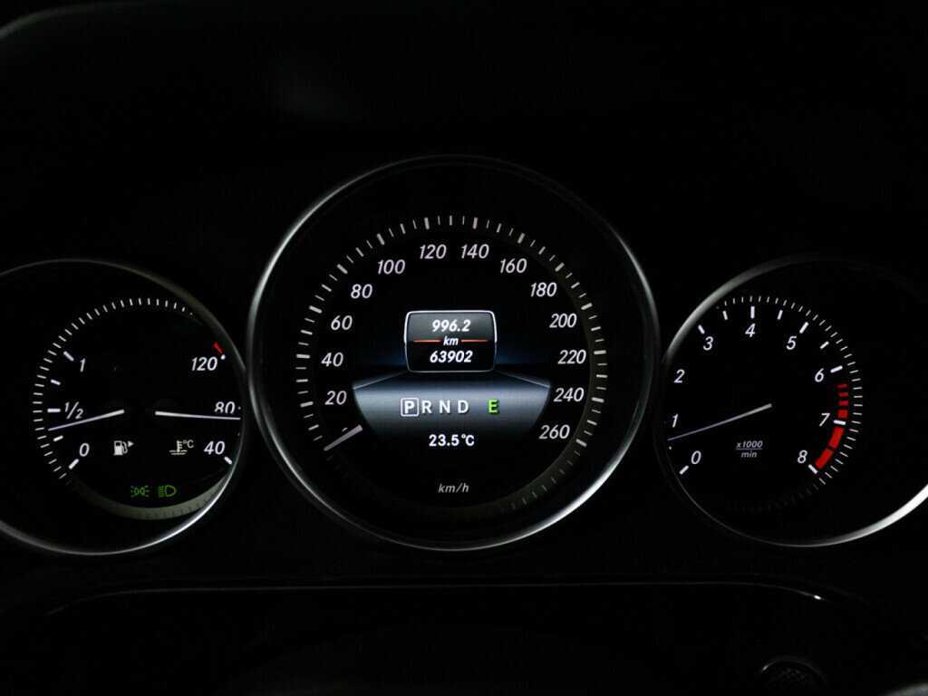 Б/У Мерседес-Бенц Е-Класс 2013 года. Фото: #11